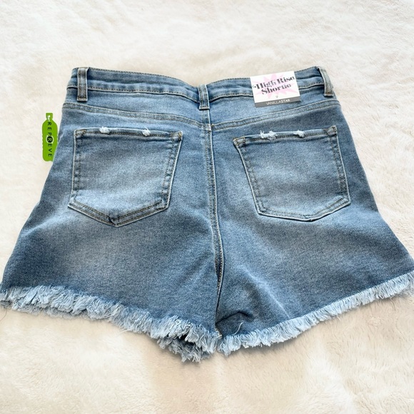 NWT Women’s Vanilla Star High Rise Frayed Repreve Denim Shorts - Picture 7 of 8